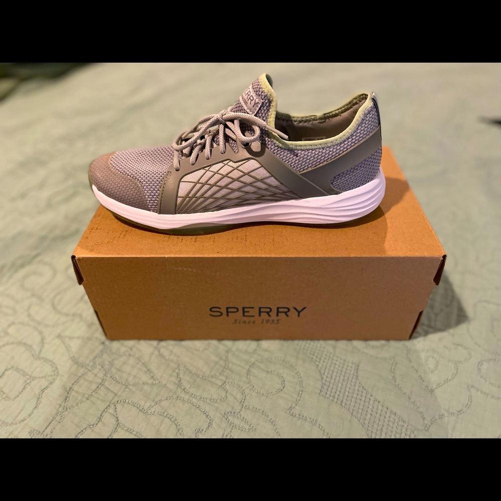Sperry lace up lightweight tennis shoes-Size 8.5